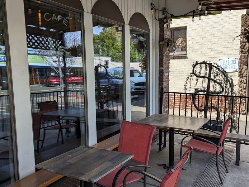 O Cafe Bakery Bistro exterior